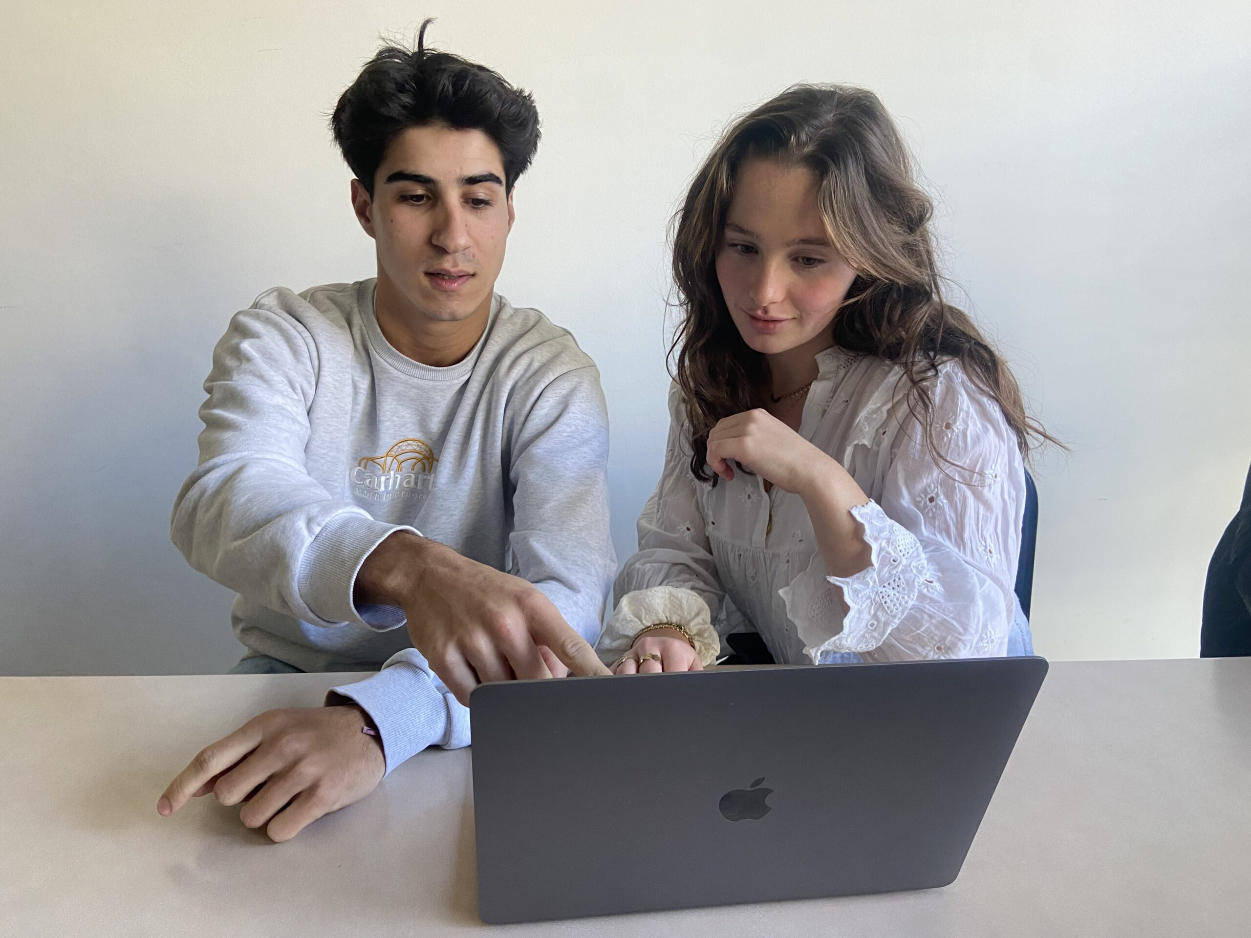 Étudiants discussion